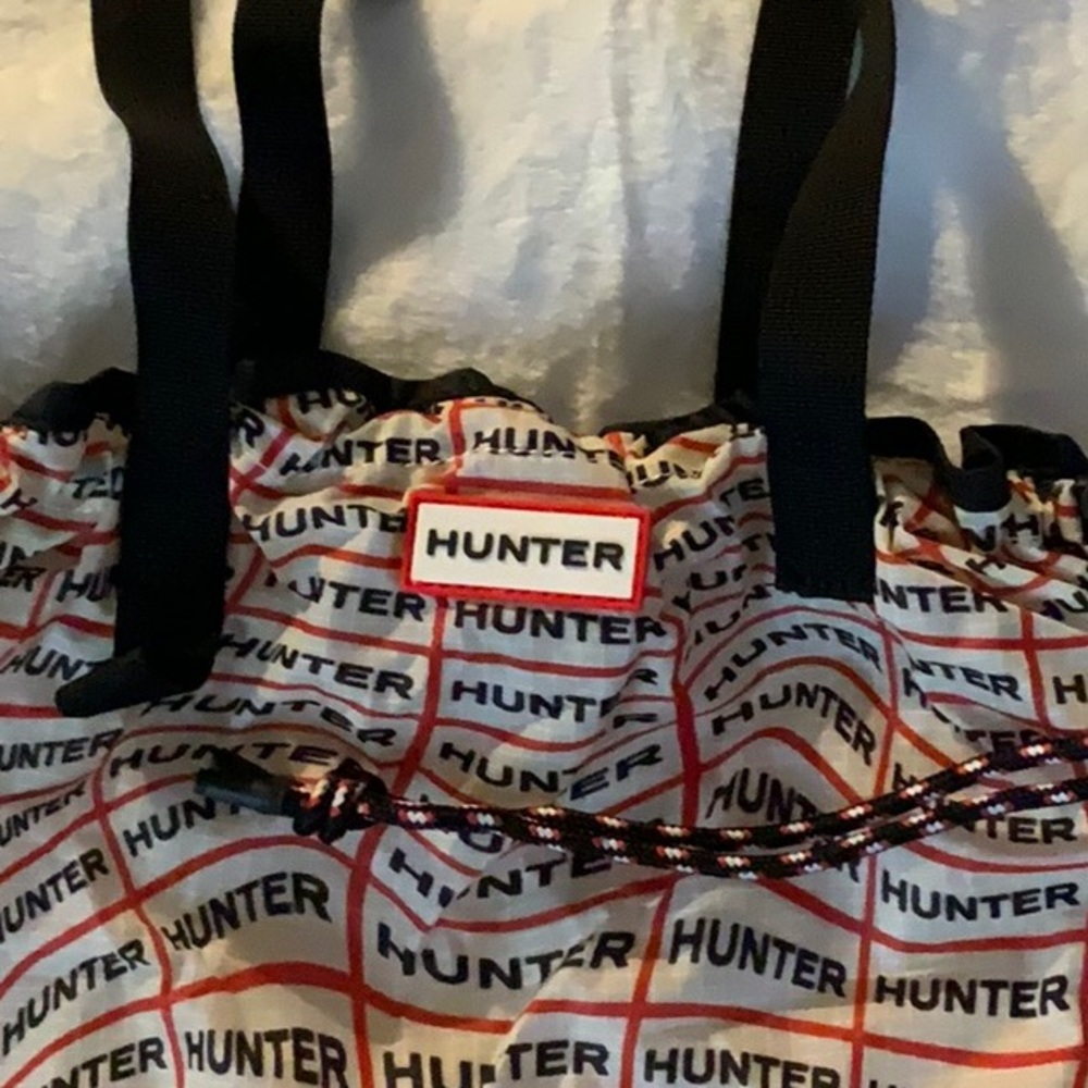 Hunter Logo Drawstring Bag - Picture 3 of 7